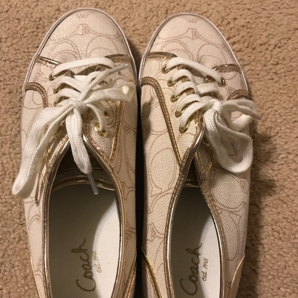 Authentic coach shoes size 9